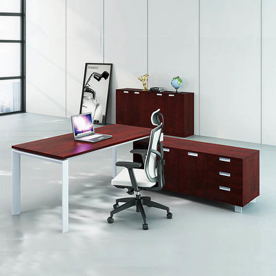 Tavolo da ufficio esecutivo rosso da 1,6 m Scrivania per manager esecutivo con struttura in metallo