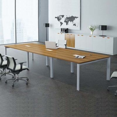 Tavolo da conferenza per ufficio per 6 persone con piano in legno effetto venato da 25 mm, finitura antigraffio e colori personalizzabili