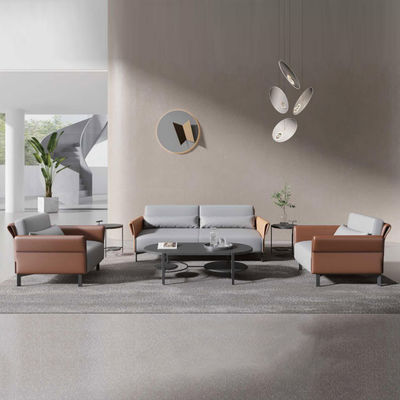 Set di divani in pelle con struttura in legno massello per mobili da ufficio dal design elegante