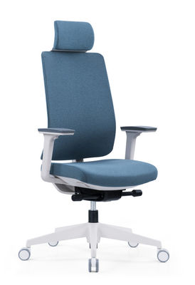 Sedia da ufficio ergonomica in tessuto rotante blu con appoggio per braccio 3D