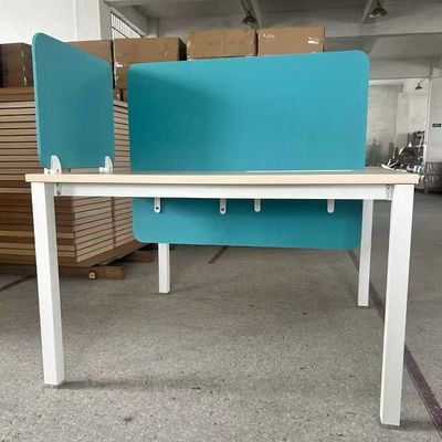 Stazione di lavoro di ufficio modulare in legno con partizione per desktop