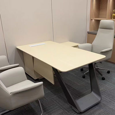 Moderna scrivania da ufficio da 2,4 metri in legno in forma di L con piedistallo