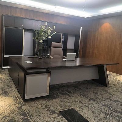 Scrivania direzionale a L con colori personalizzabili e resistente pannello in melamina